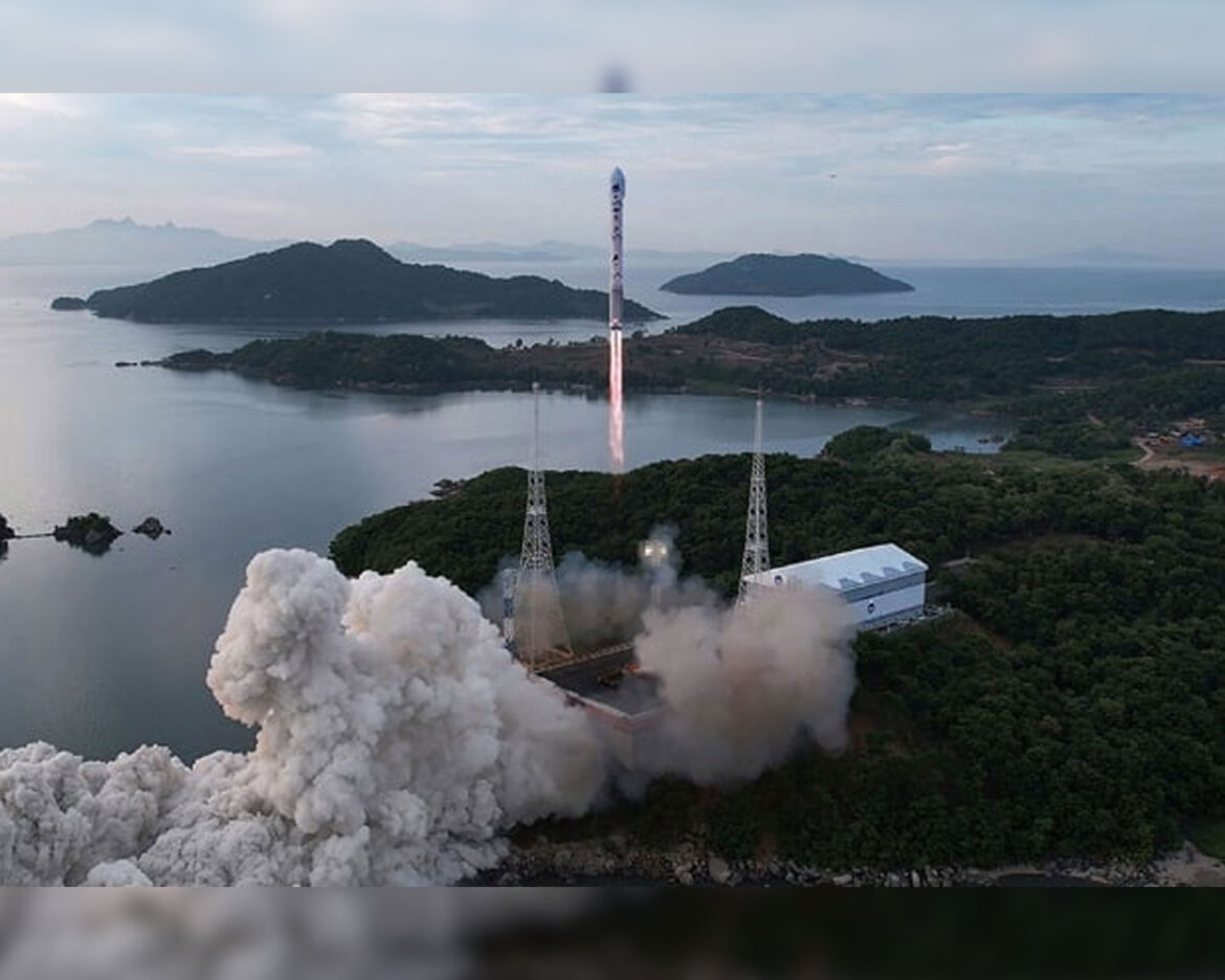 North-korean-Rocket-Launch-web