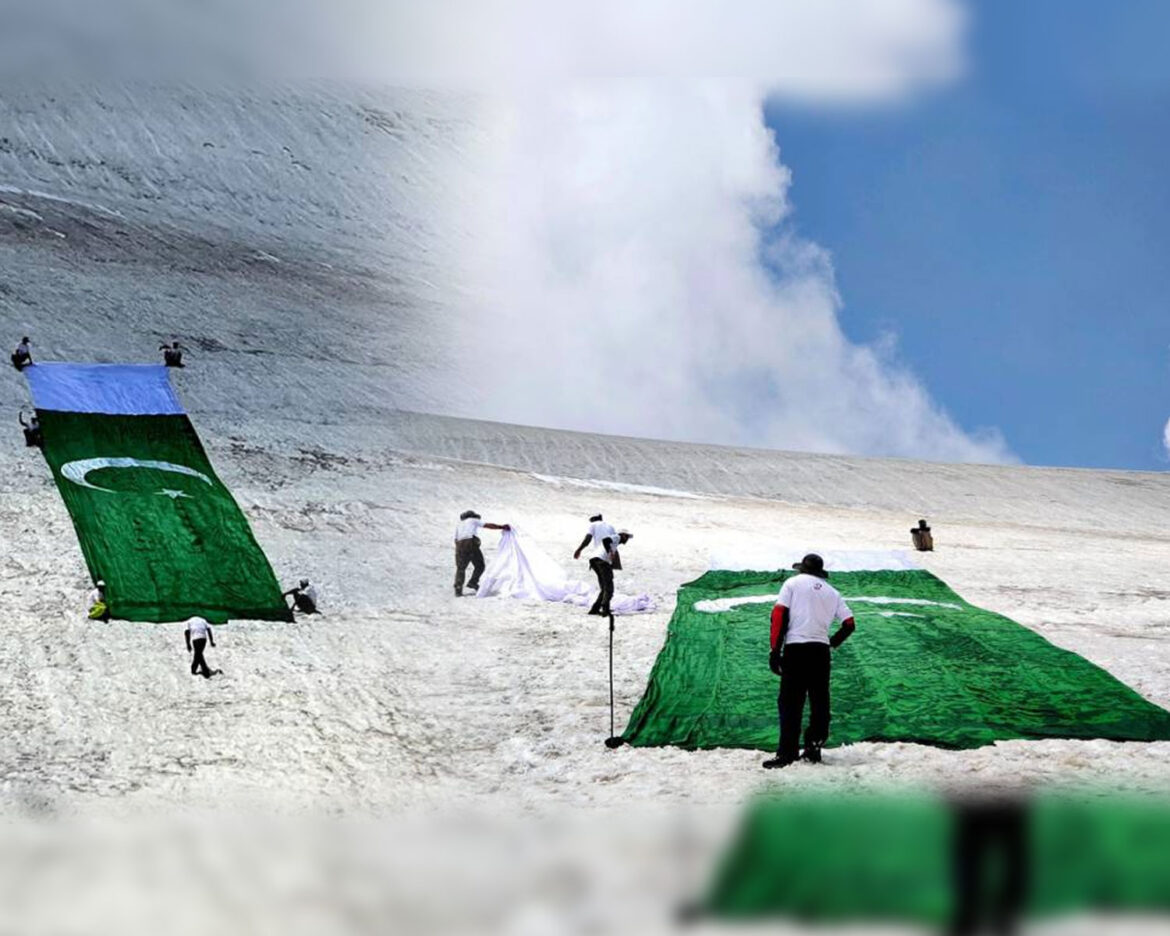Pakistan-Largest-Flag-at-K2.web
