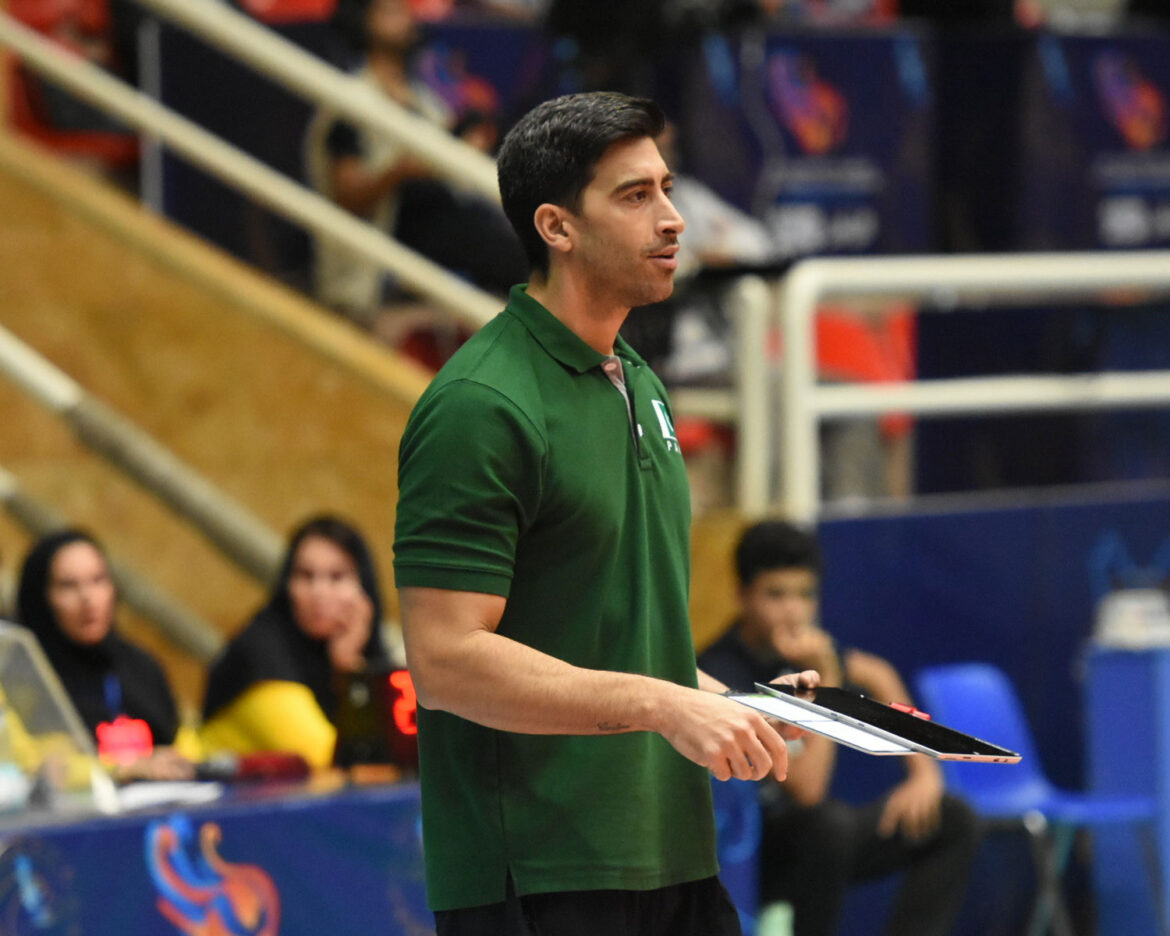 Volley-Ball-Coach-in-Tears