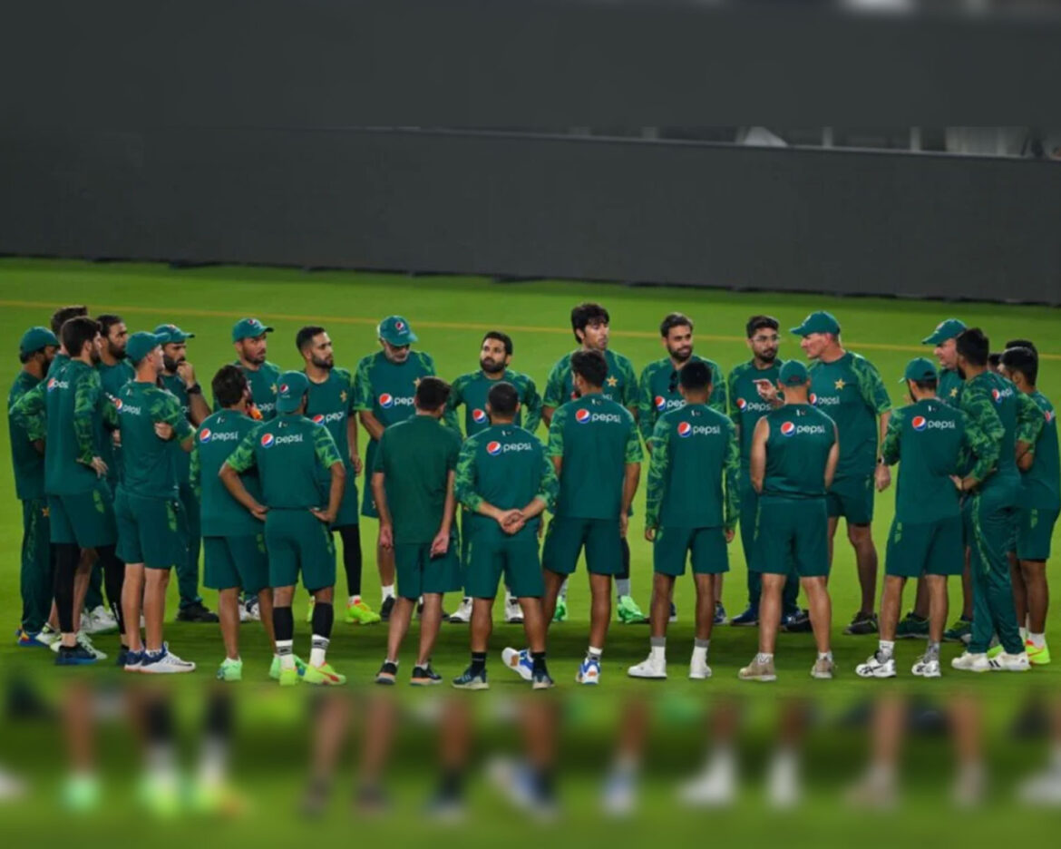 Pakistan-Team-Before-Australia-Match-Fever