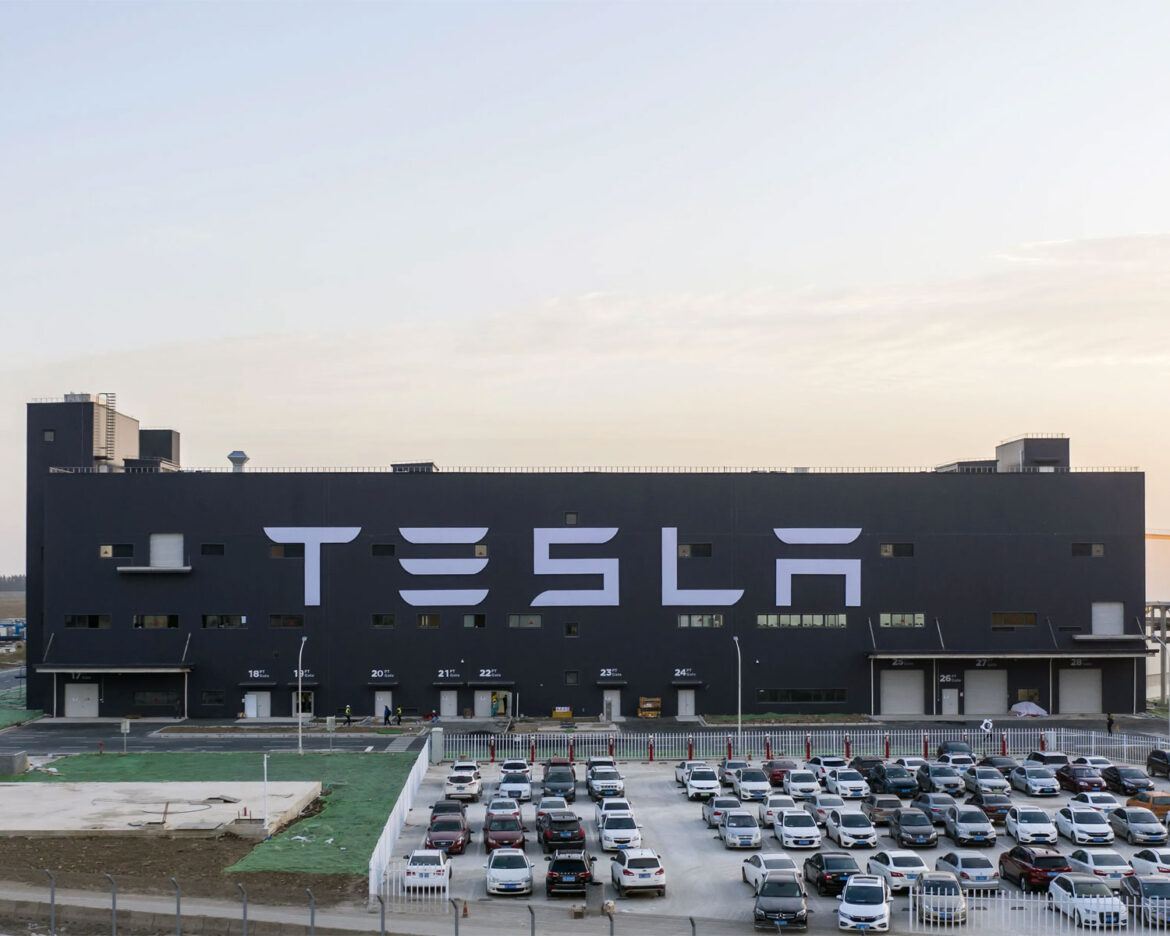 teslas-Elon-Musk-factory