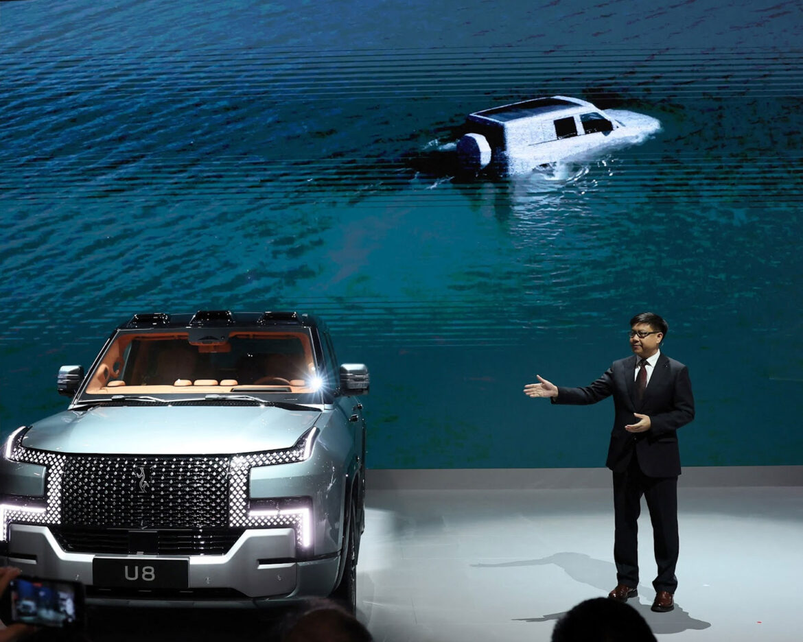 SUB-U8-byd-revealed-in-Geneva-car-show