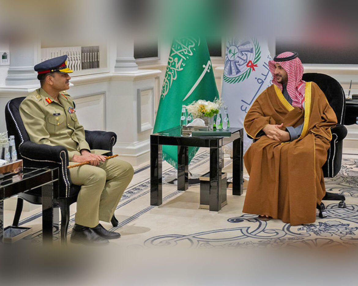Army-Chief-in-Saudia-Arabia