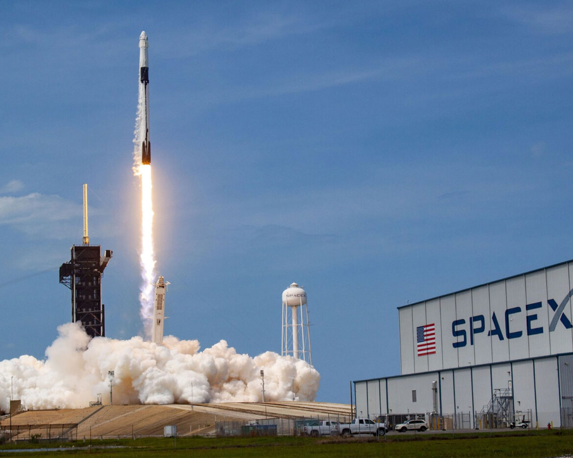 Spacex-2-Astrounat