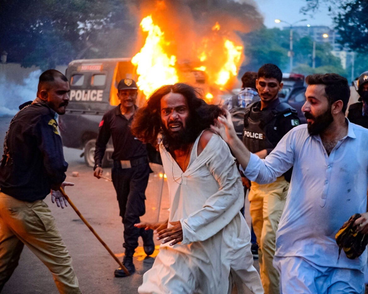Karachi-police-mistreatment